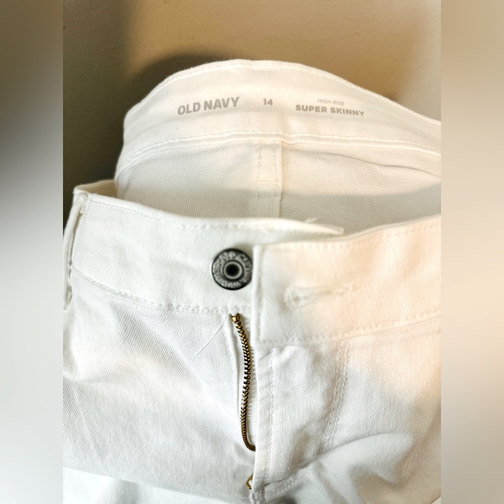New size 14 super skinny old navy jeans
